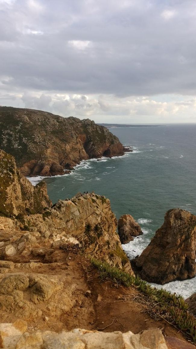 アップでもう1枚。<br />恐ろしいことに、特に行き止まりの標識もないので、チャレンジングな観光客は岩の先まで行っておりました。。。<br />落ちたら即死だと思いますので、自己責任でお願いします！ｗ