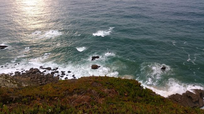 岬から見下ろした海の様子。<br />打ち返す波の威力がハンパじゃないｗ