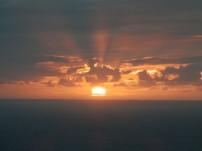 アップしてみました！<br />この地の夕日に天気は関係ないのですね！素晴らしい！