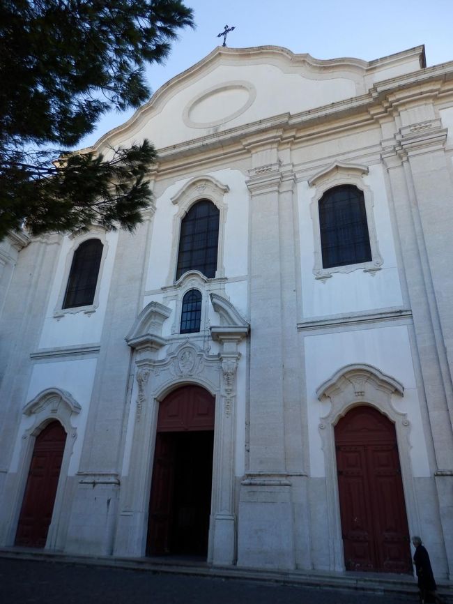 グラサ周辺はアルファマ方面でも標高が最高地点にあるようで、特に平地のロシオ側から行くと坂の連続でかなりきついですｗｗ<br />標識とかもあまりなく、色々迷いながらやっと着きました、グラサ教会！