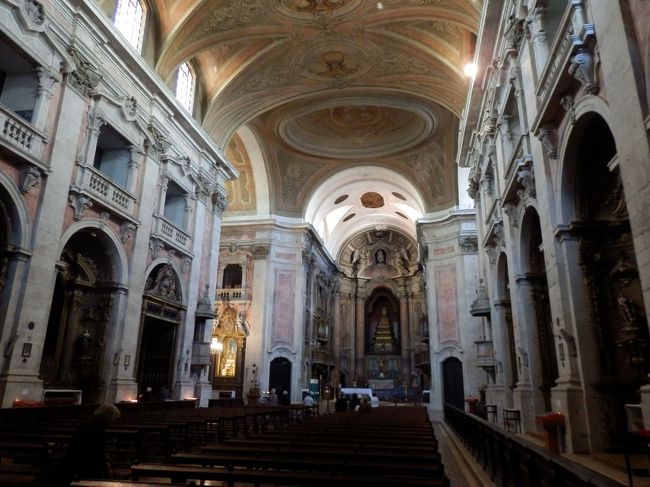 正式名称は「lg.da Nossa Senhora da Graca」。<br />ここも大きな教会だったけど、早朝だったため、全然人がいませんでした。