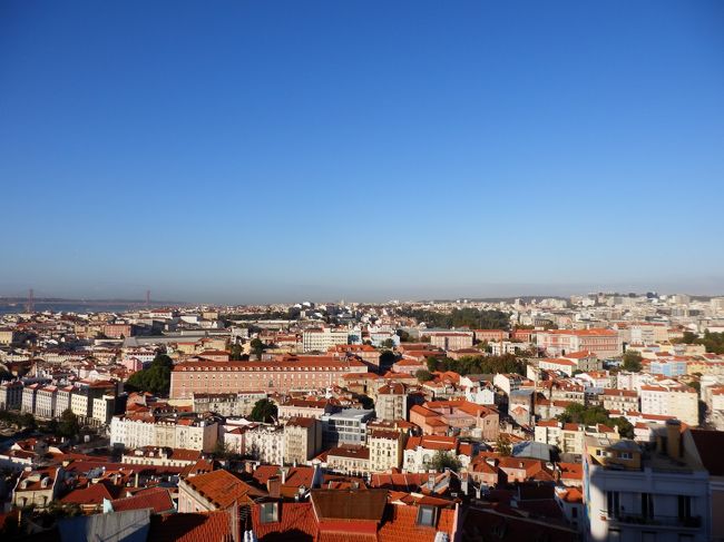 こちらはさらに右にずらしたロシオ方面の景色。<br />本当に信じられないような青空！（泣