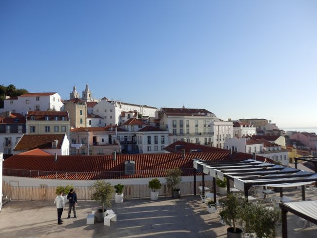 しばらく線路沿いに走っていると、初日に迷いこんだ「ポンタス・ド・ソル広場」に出ました。そういえば初日もここでテンパってたな～と思いだす。。。しみじみ。。