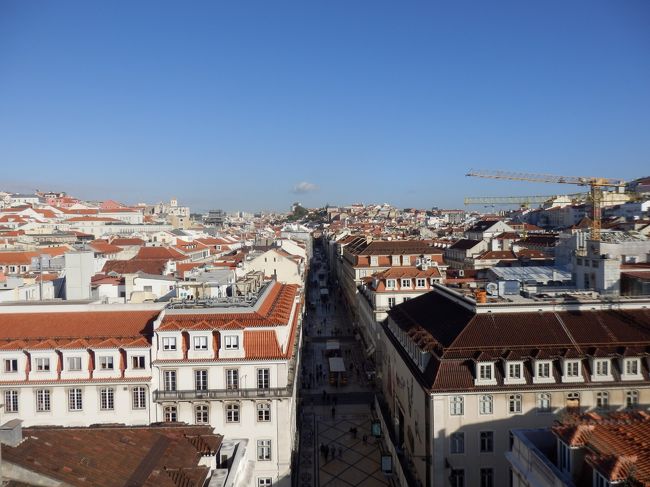 逆側の景色・<br />コルメシオ広場とこの展望台から真っすぐに伸びているメインストリートが、パリの凱旋門と周りの道に似ていて、すごくキレイ。<br />（またパクリ、というわけではないけど雰囲気にてますｗ）