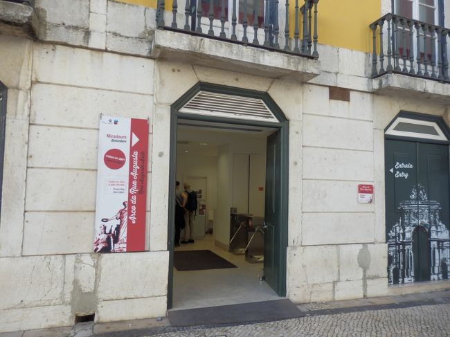 すると、コルメシオ広場の近くに到着。<br />そういえばここもまだ行っていなかった、「勝利のアーチ展望台」。<br />せっかくなのでここもダッシュで行くことに！<br />