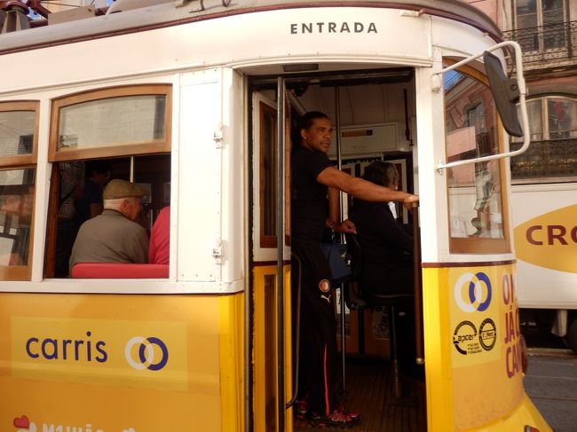 10ほど電車に文字とおり揺られていると、カイス・ド・ソドレ～バイシャ・シアードを通り抜けて、目的地のビッカのケーブルカー前に。<br />ありがとう２８番線！