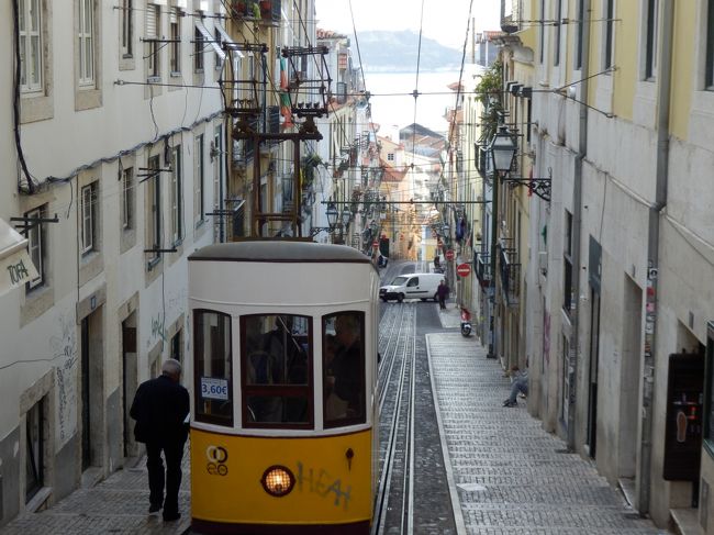 さて、最終目的地のビッカのケーブルカーも無事にたどり着くことができました。<br />もうこの旅でやり残したことはない。<br />今日も朝からダッシュしまくりたったけど、時間はすでに10：30。予定通りお土産買いに行かなくちゃの時間。<br />「やっと一息つけるねって思ったのも束の間。また僕は走り出す！」