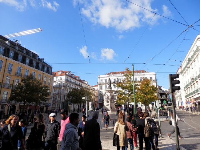 カモンイス広場と青空！