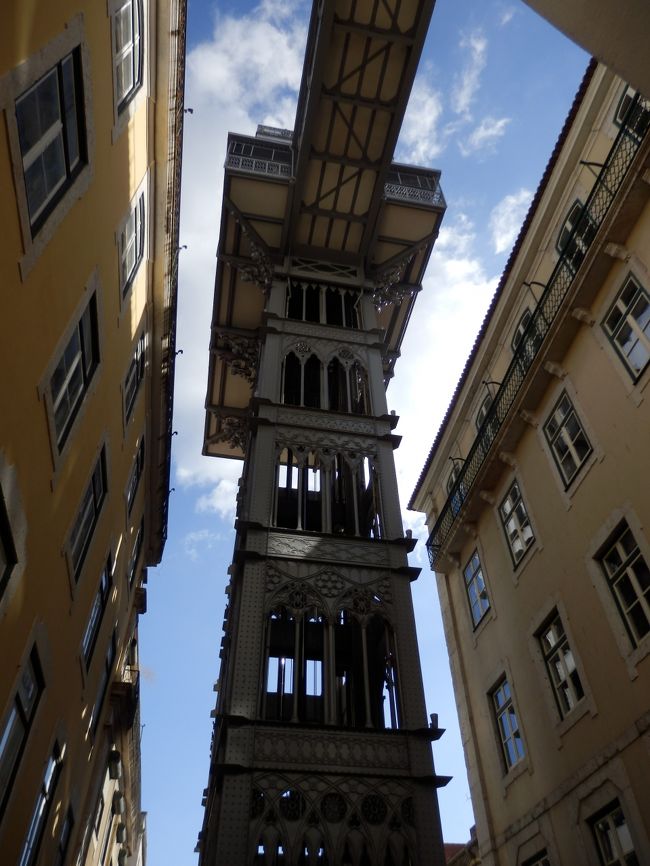 そうそう、その道の途中にあるのがサンタ・ジェスタのエレベーター。<br />日中も良い雰囲気してますね！