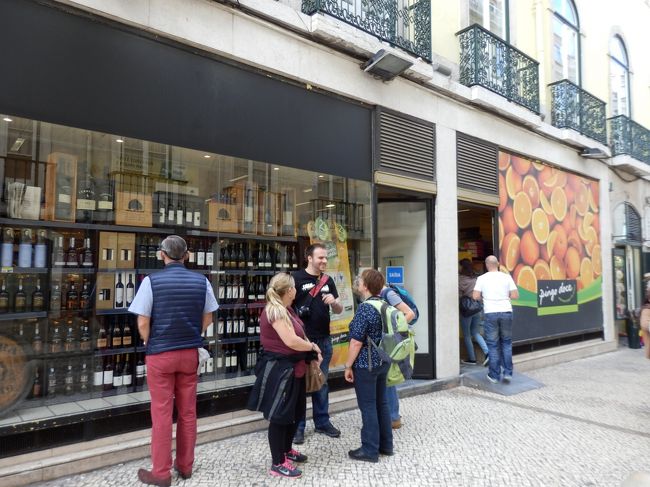 さて、ホテルの１Fにあるスーパー「Pingo Doce」でお土産買い！<br />写真はこれが初めてだけど、5日間大変お世話になりました！