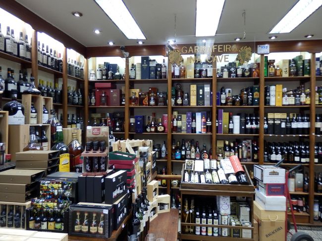 ここはワインの品揃えが素晴らしいかったです。