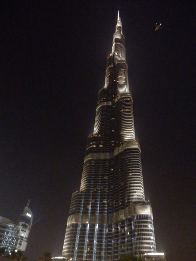 ちょっと違う角度から。<br />空港からここまではタクシーで20分ほど。<br />夜中でしたが、こういう観光客も多いようで、タクシーの運転手も慣れていました。<br />※帰りにチップが少ないと言われ、ちょっと揉めましたがｗｗ<br /><br />時間に余裕がある人は是非行ってみてください！<br />