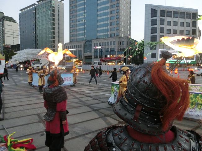 ええ～?　パレードまだつづいていたの?