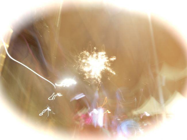 ああひどいブレブレ花火写真(号泣)<br />実際に見ると感動的で、百済の国はなくなっても、1時代を築き、輝きを放ったスピリットを忘れない、といったコメントを思いついたが、ごめんよー百済王。火病(ファビョ)らないでー。