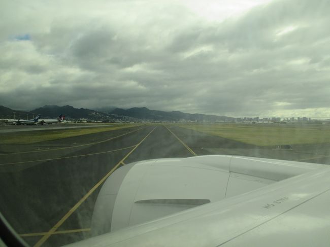 ホノルル到着！！雨降ってます。