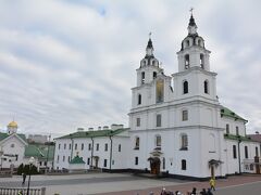 すぐ近くのミンスクのシンボル的な存在の聖霊大聖堂へ。