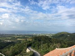 少し時間が出来たので、バンナ公園の展望台へ
これから行く予定の竹富島が見えますよ