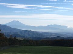 　八ヶ岳牧場まきば公園から富士山が綺麗に見えます。
