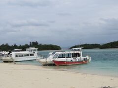 歩いて５分ほどで、川平湾に到着です♪