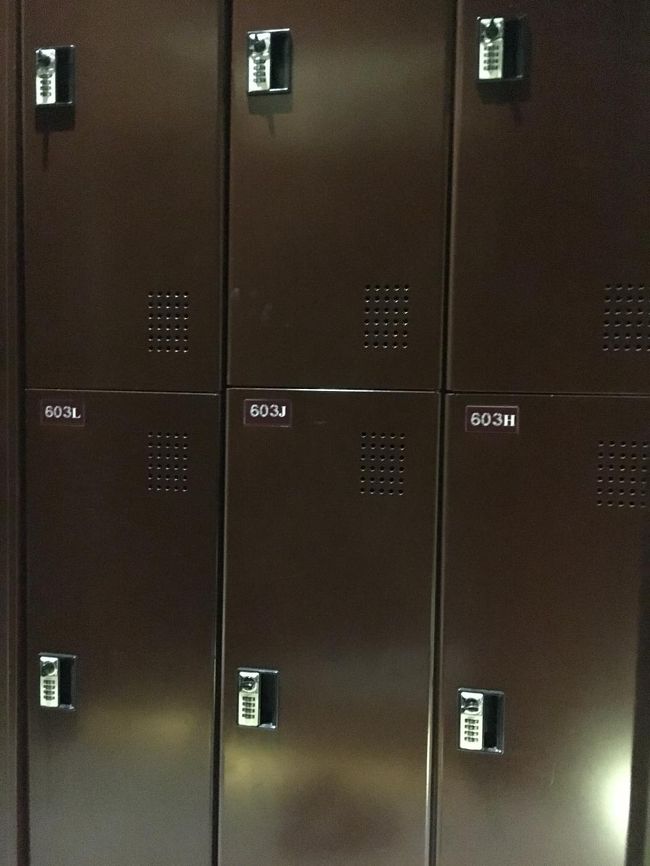 ロッカー<br />少し小さめ。