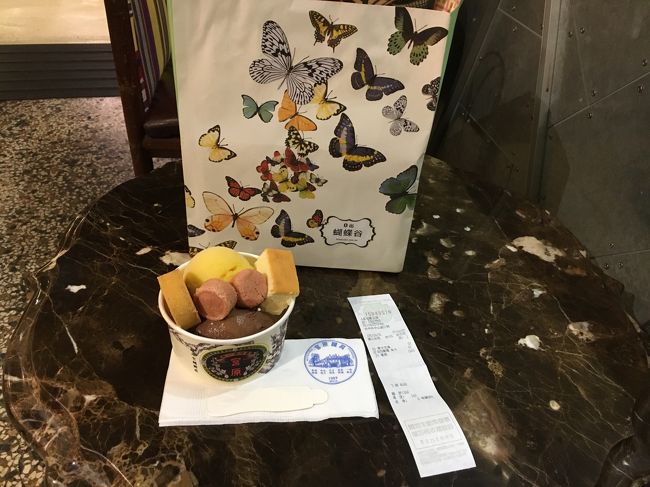 アイスダブル マンゴーとチョコ  + トッピング3種 (Pケーキ、チーズケーキ、クッキー）160元