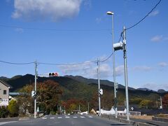 有料道路を降り、荒川を渡る。関東屈指の重曹泉。梵の湯付近。