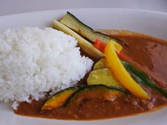 両さん野菜カレーが美味しい（*´▽｀*）

ルーはスパイスからこだわりの手作り。自家製ピクルスにサラダが付いて税込1,000円！
しかもドリンクバー（コーヒー・紅茶・オレンジジュース）付き。

富士屋ホテルのカレーに負けてない！


旅行記はこちら。
【両神荘 ☆ 両さん野菜カレーを味わう】http://4travel.jp/travelogue/11187585