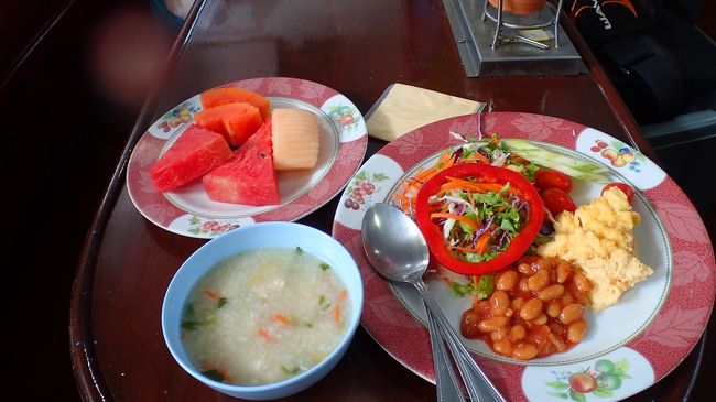 今日はお粥で～<br />パンもあるよ～自分で選択します