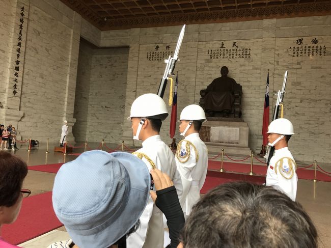 ちょうど交代式を見ることができました。<br /><br />ソウルでは見たことがないのですが。。。