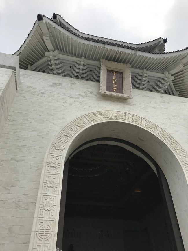 とても大きく、凝っています