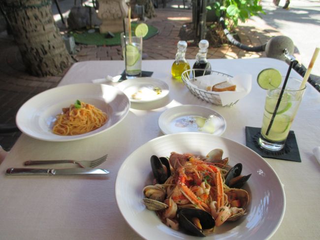 生ウニのパスタと海鮮のパスタ。海鮮はすごーく美味しかったですが、生ウニは飽きますね。