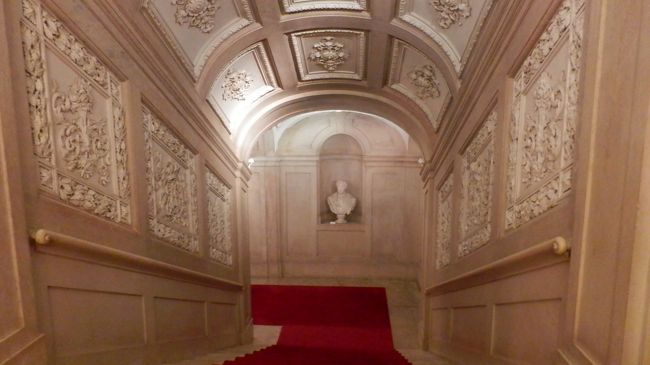 移動途中の階段一つとっても手入れが行き届いています。