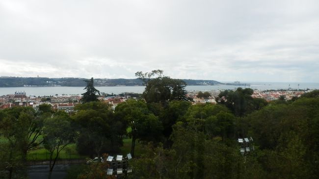 建物の窓からはこんな風景が。