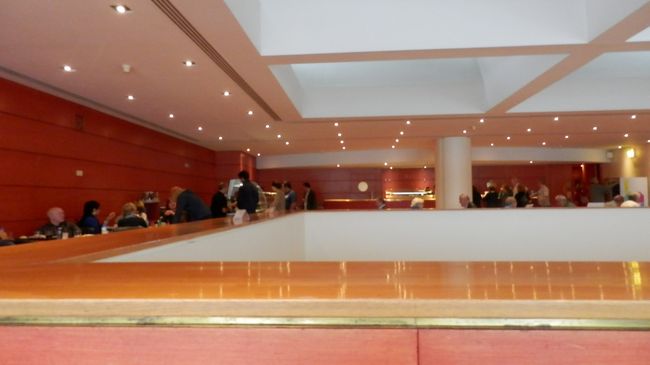 ランチ。<br />なのですが、びっくりするほどまずい。<br />しょっぱすぎる。<br />セルフサービスなのに、会計が遅すぎ。<br />とんでもないランチになりました。