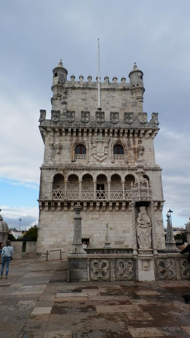 今は陸続きですが、もともとは川の中州にあったそうです。