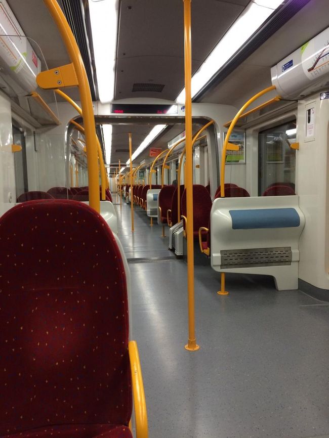 サン・ベント駅から近郊電車でカンパニャン駅へ。