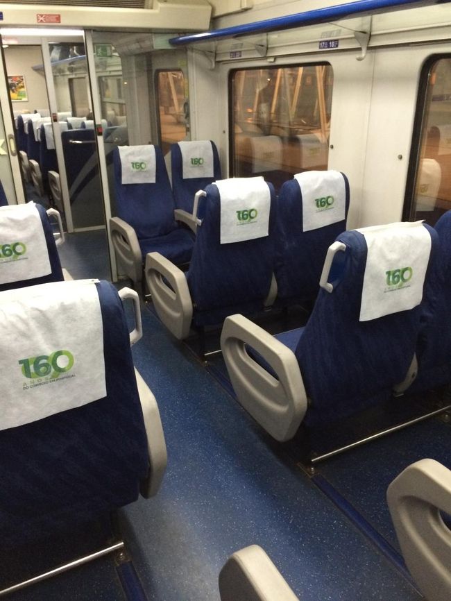 カンパニャン駅でInterRegional/IRに乗り換えます。<br />座席はあんまり綺麗じゃなかった。