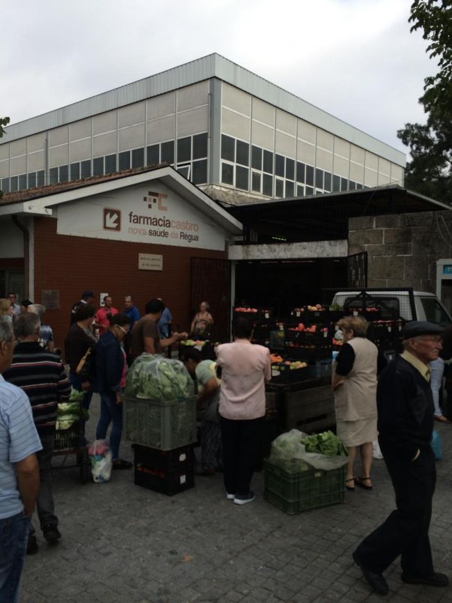 川から離れて、街中へ。<br />街並みは普通の街で取り立てて綺麗でもありません。<br /><br />市場があったので、暇つぶしに入ることにしました。