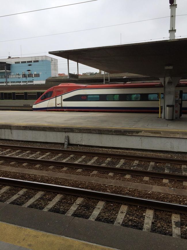 お店からホテルは近いので、いったん戻ってからカンパニャン駅まで出て、15時近くのアルファ・ペンドゥラールを予約して、コインブラへ向かいました。<br /><br />コインブラまではアルファ・ペンドゥラールなら約1時間の旅。