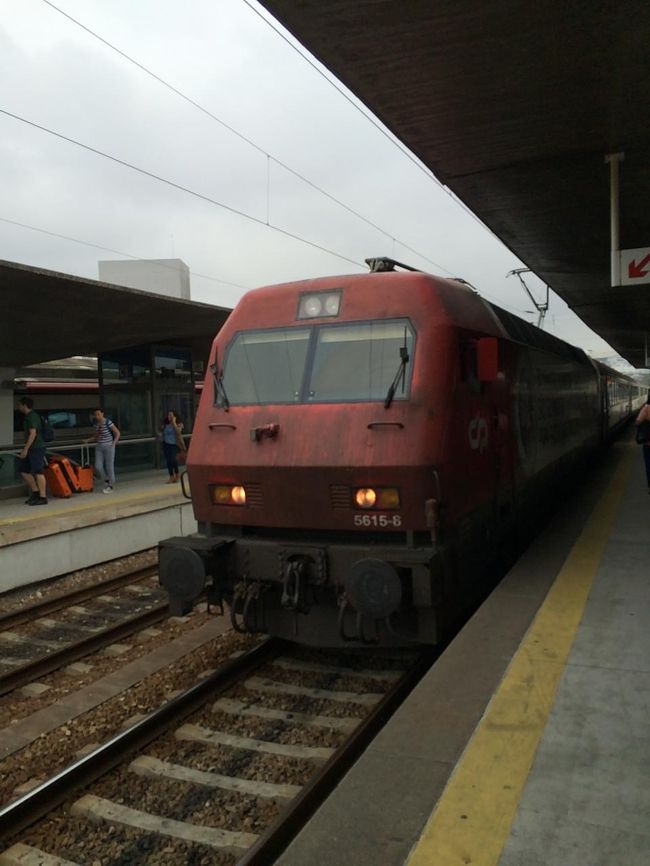 アルファ・ペンドゥラールの停車駅はコインブラB駅。市内中心部にあるコインブラ駅へは乗り換えて1駅です。