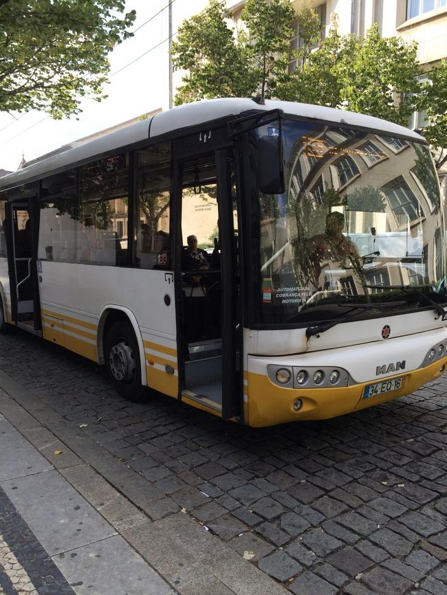 駅前から、103番のバスで終点のコインブラ大学まで。<br />丘の上にあるので、行きはバスが楽ちん。