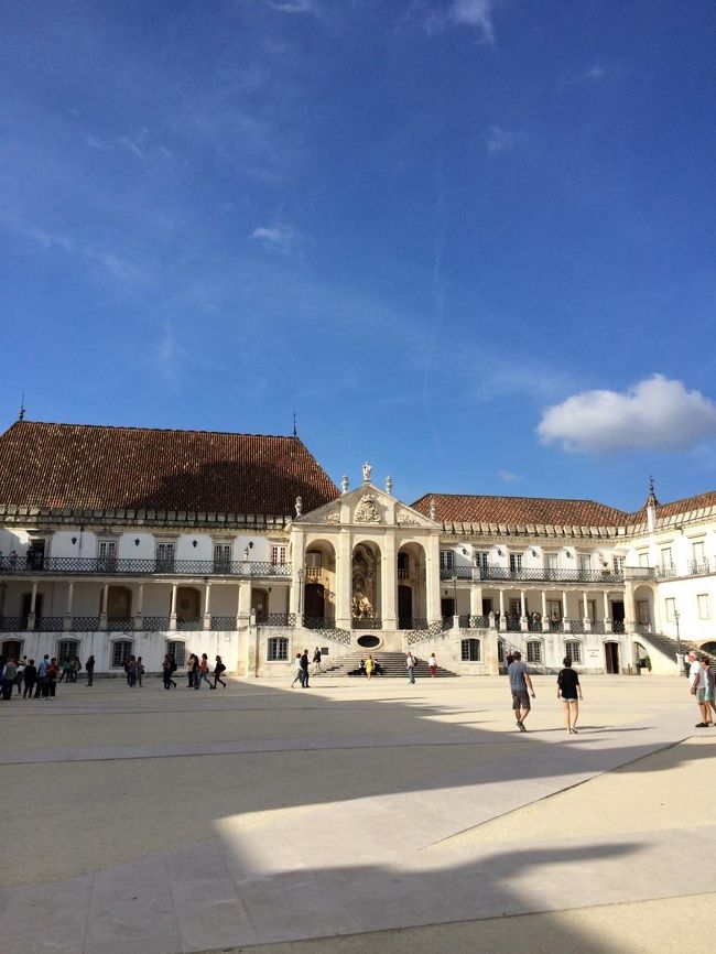 正面のラテン回廊。