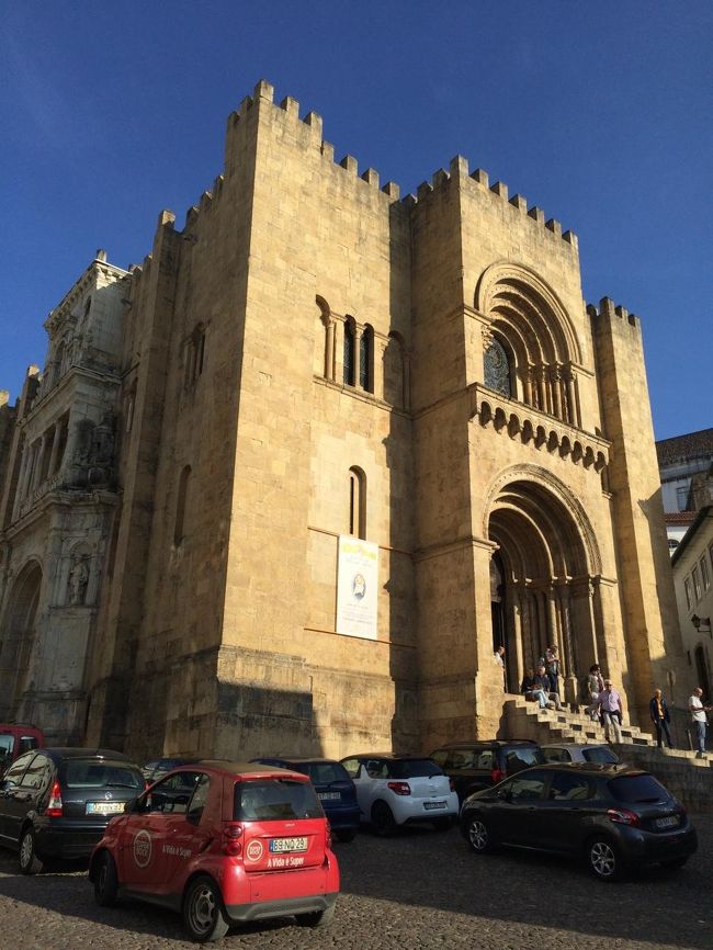 新カテドラルの見えた路地を左に曲がると、旧カテドラルも。