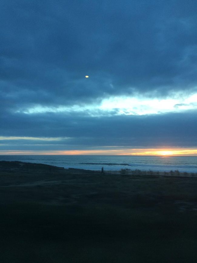 17年前のロカ岬以来の大西洋の夕日。<br />偶然出会った美しい眺めに感動しました。