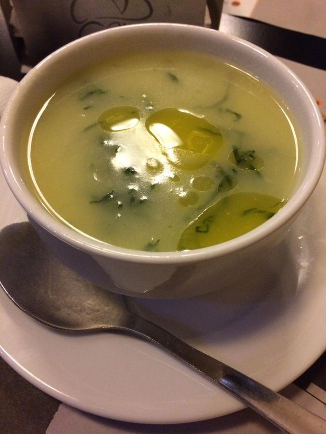 ちりめんキャベツのスープ、カルド・ヴェルデ。<br />野菜不足の旅行中にぴったりの優しい味わい。<br />