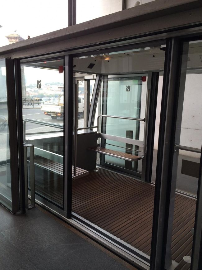 新しい近代的なデザインのケーブルカーになっていました。2.5ユーロ。