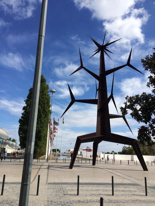 ショッピングセンターの駅と反対側。ここはリスボン海洋博の跡地です。