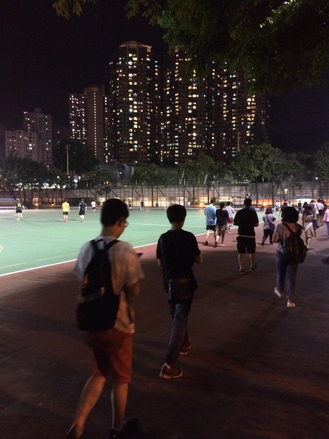 みんなが移動するのでついていくと、ピカチュウが居ました。<br />当時は基本的にはゼニガメの巣があったようです。<br /><br />私も気が付いたら2時間近く滞在してポケモン狩り。SIM買った甲斐がありました。