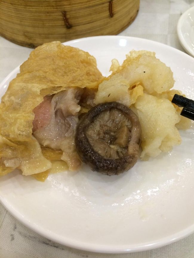 具がゴロゴロ。<br />ボリュームありすぎて2品で十分でした。<br />お茶もたくさん飲んでお腹いっぱいの朝ごはんでした。