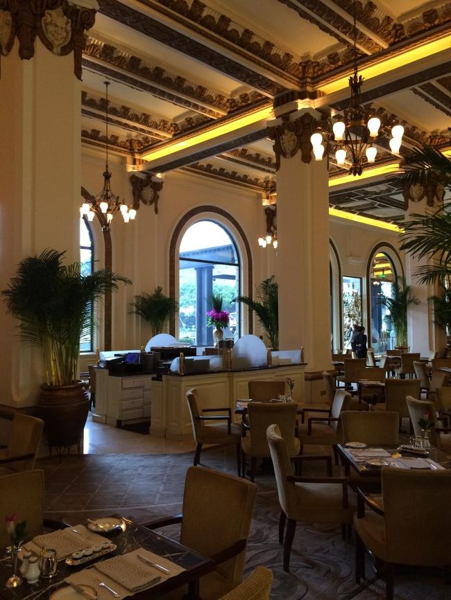 バスで尖沙咀まで移動して、ペニンシュラホテルへ。<br />XO醤でも買おうかなと思ったけど、昔に比べると高く感じて、買いませんでした。<br />JALの機内販売にあったときはリーズナブルだったので何度も買ったのになぁ。